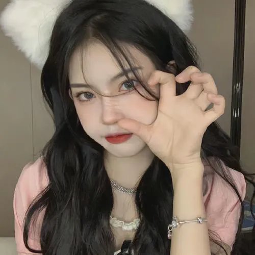 某天后之女被曝走后门进组，短时间内发布会现场画面流出
